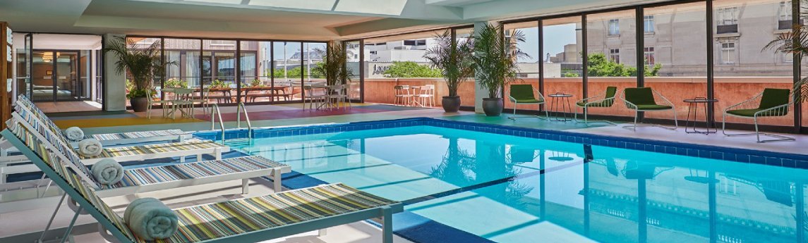 Graduate Lincoln Background image