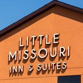 Little Missouri Inn & Suites Watford City logo