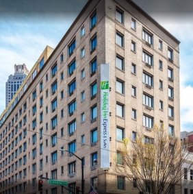 Holiday Inn Express & Suites logo